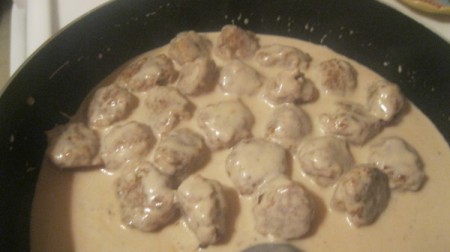 cooking meatballs in sauce