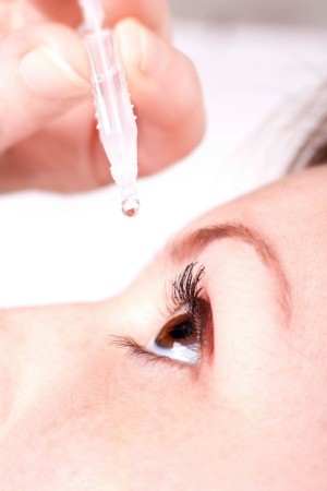 woman using eye drops