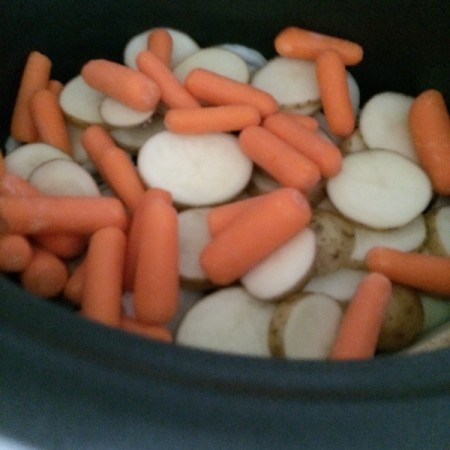 Crockpot Chicken with Potatoes and Carrots