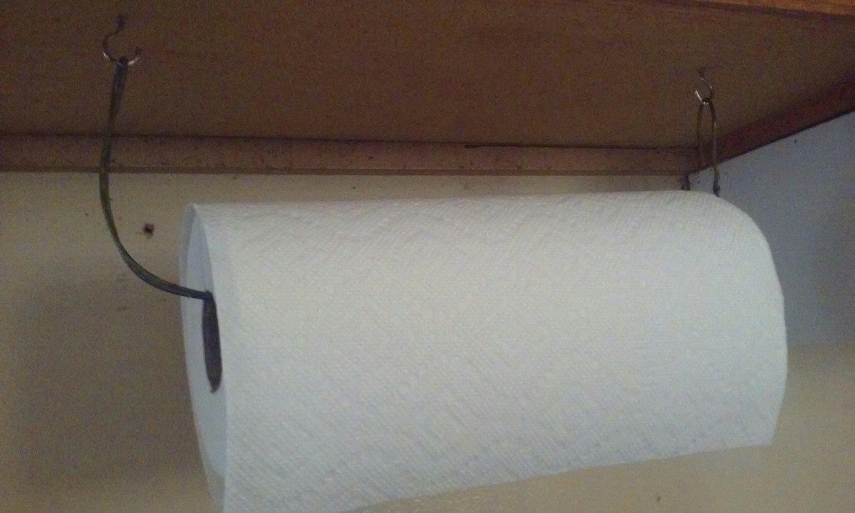Paper towel holder out of a coat hanger. Self explanatory. :  r/somethingimade