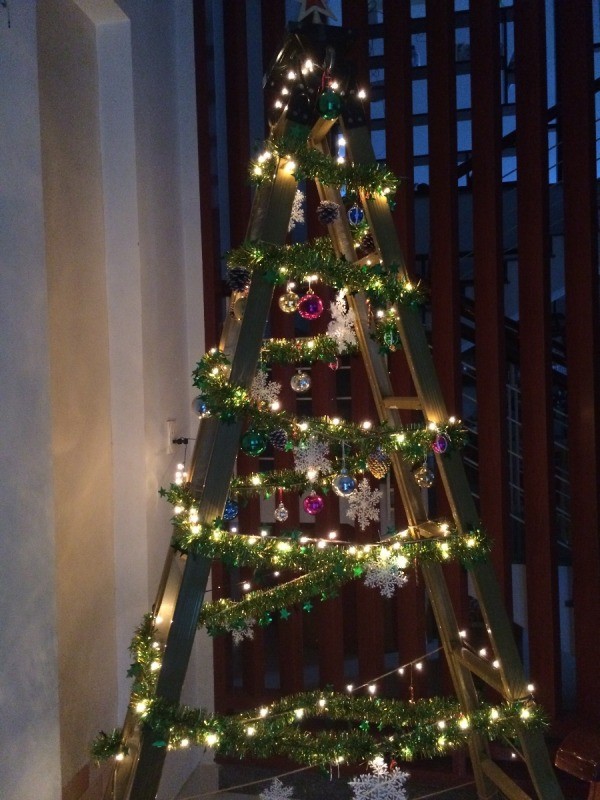 7 Fake Christmas Tree Ideas That Are Much More Impressive ...