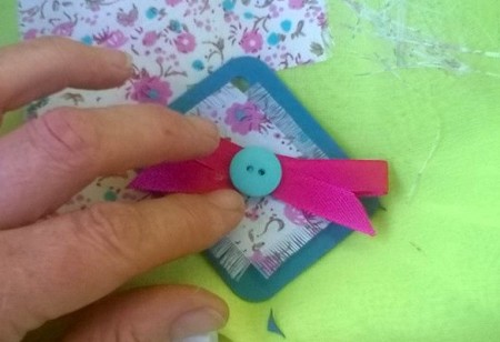 Button and Bow Gift Tag