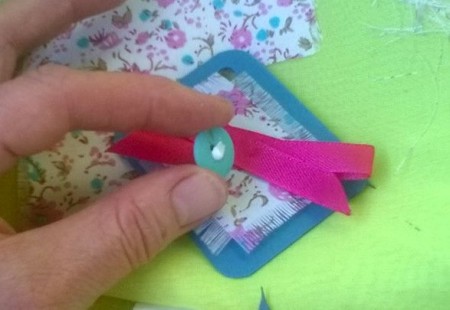 Button and Bow Gift Tag