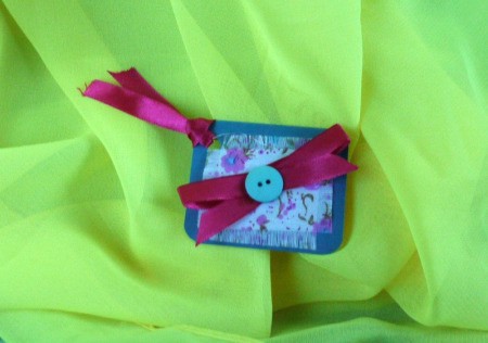 Button and Bow Gift Tag