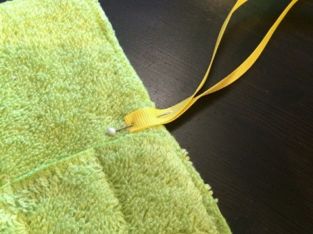 Washcloth Travel Toothbrush Holder - cut narrow ribbon for tie and fold in half pin above the pockets