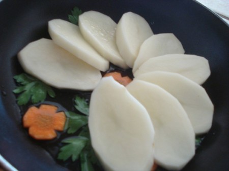 Potato Tahdig (Crispy Potato Cake)