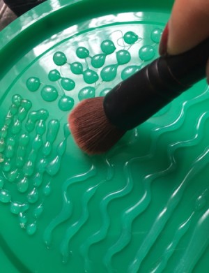 make-up brush on palette
