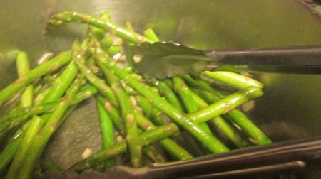 Fresh Asparagus with Garlic and Olive Oil