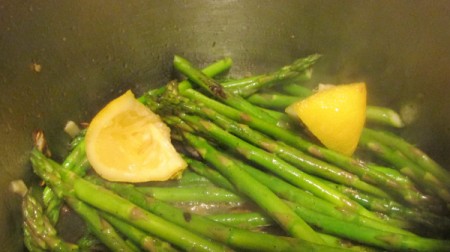 Fresh Asparagus with Garlic and Olive Oil