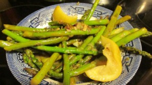 Fresh Asparagus with Garlic and Olive Oil