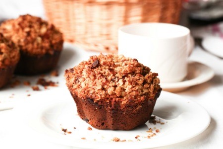 Banana-Cinnamon Muffins with Crumb Topping