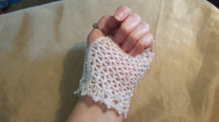 Wrist Length Lace Bridal Gloves