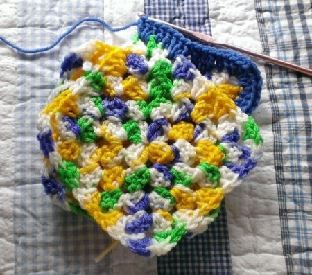 making a crocheted hot pad