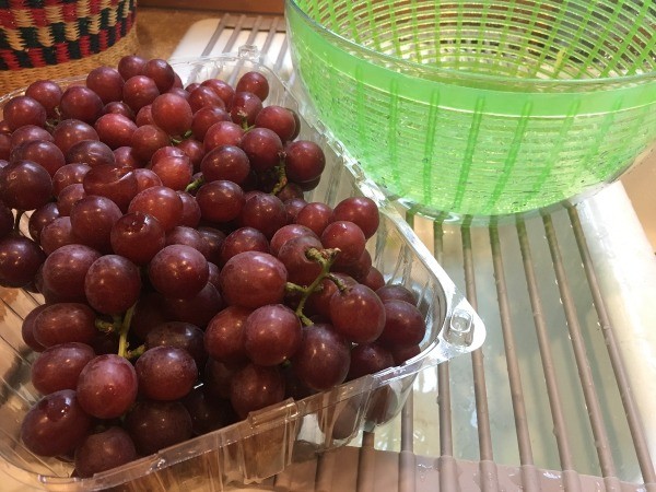 Salad Spinner to Clean Grapes