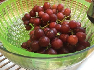 Salad Spinner to Clean Grapes