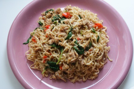 Ramen with Tuna cherry tomatoes and spinich