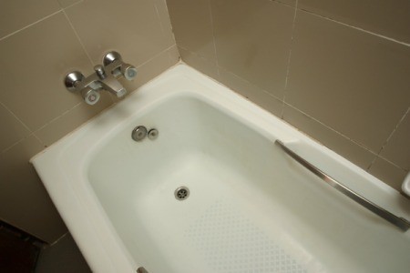 Repairing A Bathtub Thriftyfun, How To Repair Rusted Hole In Bathtub