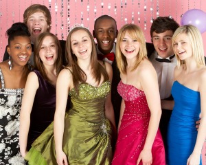 Group of teen boys and girls dressed for prom