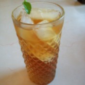 A glass of iced tea with stevia.