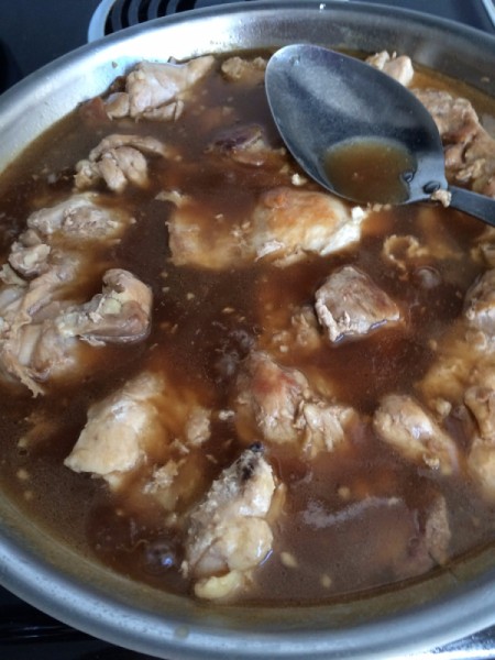 Chicken in brown sauce.