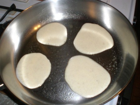 3 Ingredient Banana Pancakes