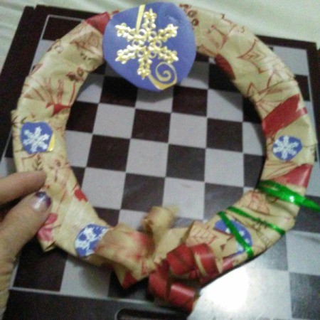 Recycled Christmas Wrapping Paper Wreath for Kids