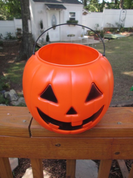 Giving Plastic Pumpkins A Stone Look