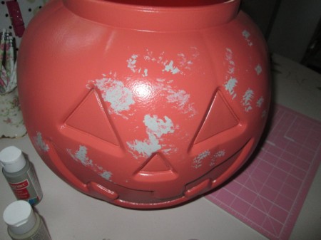 Giving Plastic Pumpkins A Stone Look