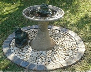 birdbath on circle of small cobbles with border