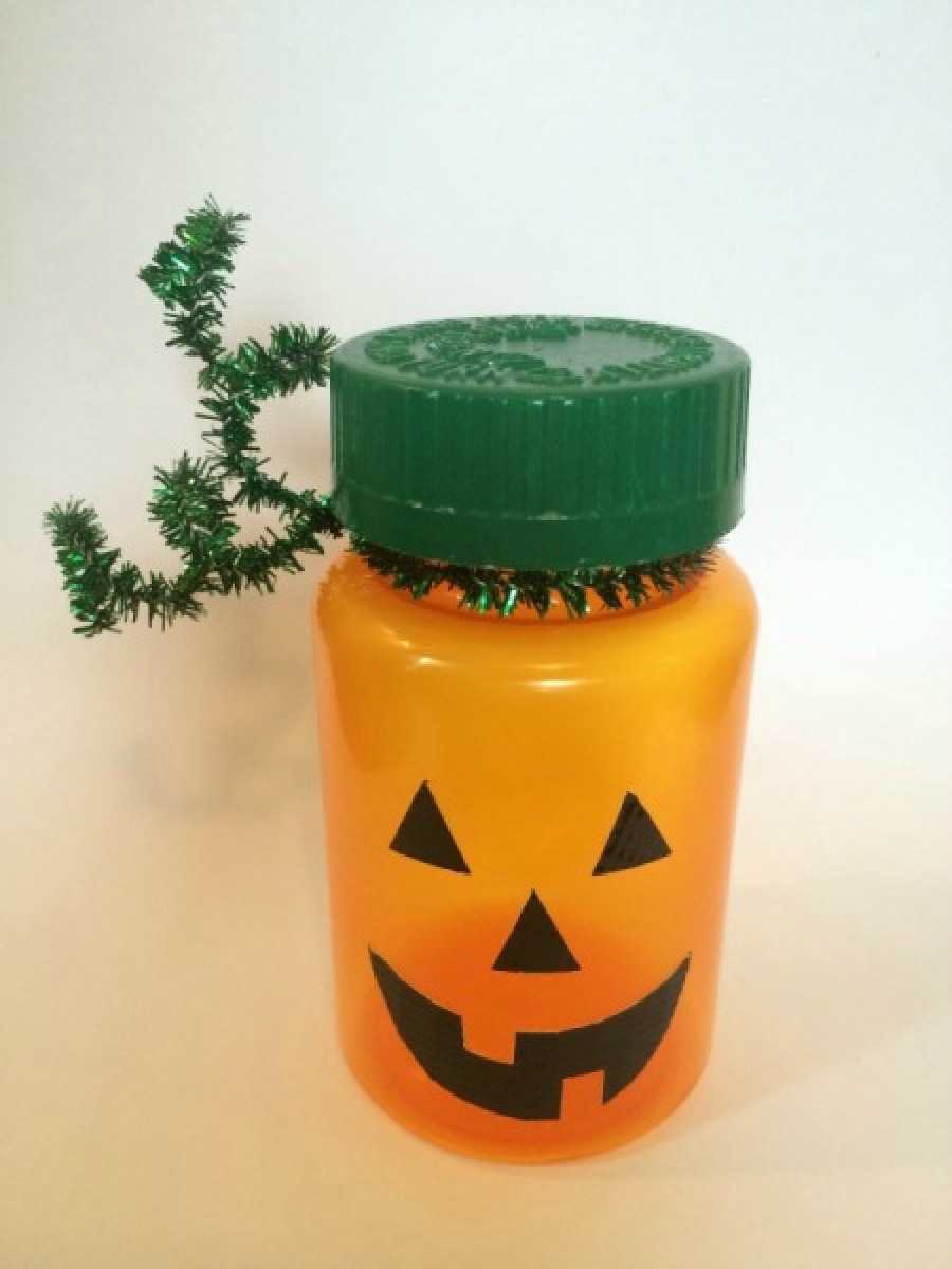 Pill Bottle Pumpkins | My Frugal Halloween