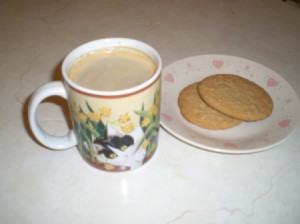 A pumpkin spice latte with some cookies.