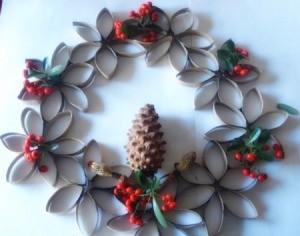 cardboard tube Christmas wreath