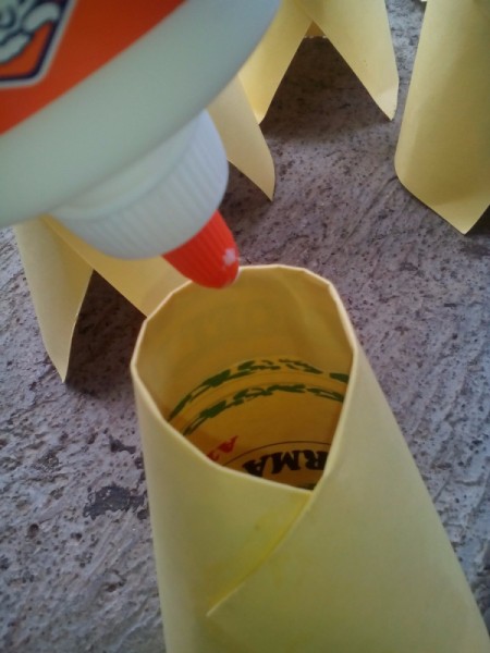 Egg Head Christmas Caroler