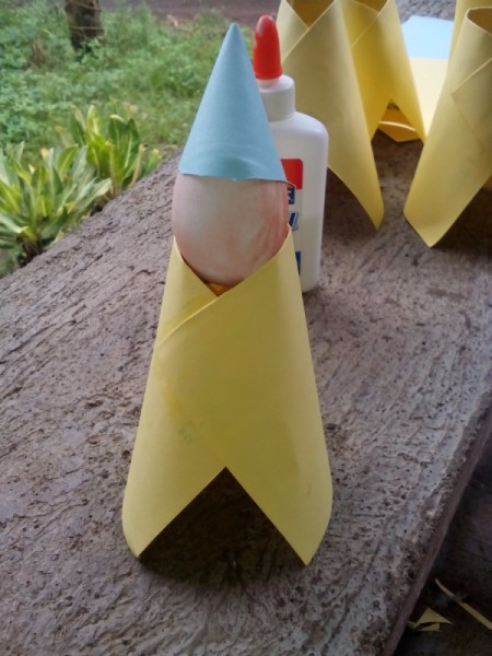 Egg Head Christmas Caroler