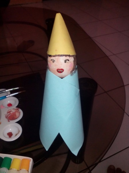 Egg Head Christmas Caroler