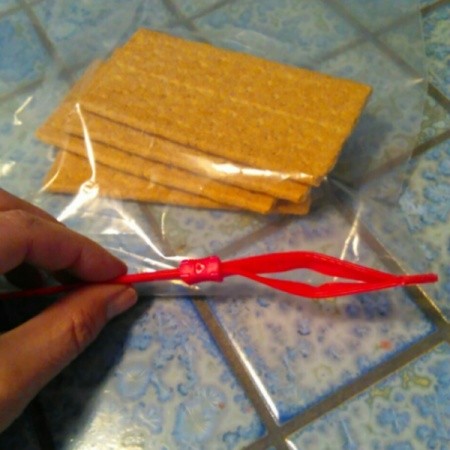 Graham crackers in a plastic bag.