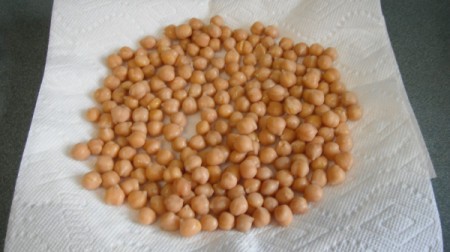 chickpeas on paper towel