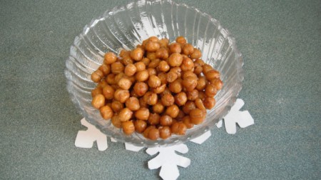 roasted chickpeas in bowl