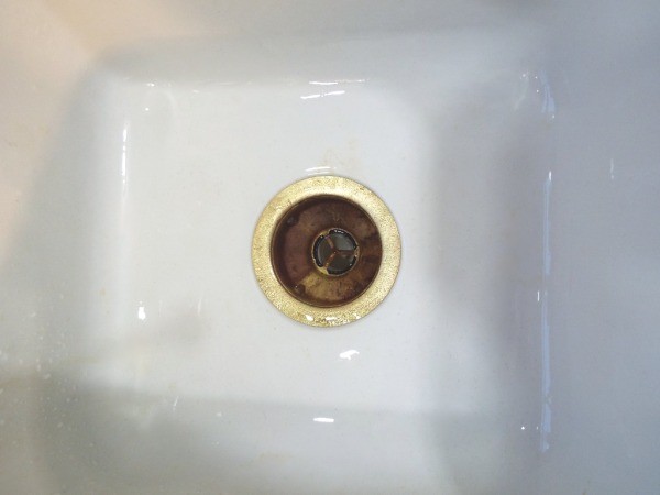 Removing Stains From A Porcelain Sink Thriftyfun