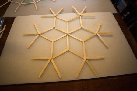 Double "v" attached to each point of the star shape.