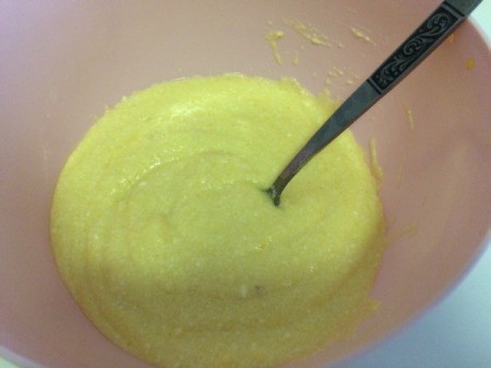 Mixing pumpkin purée, ricotta, egg and oil in bowl.