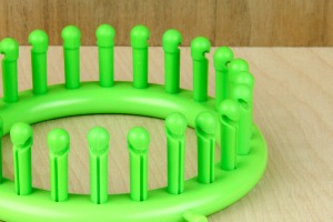A green round loom.