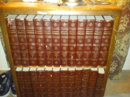 Value of Encyclopedia Britannica 1768 - books in bookcase