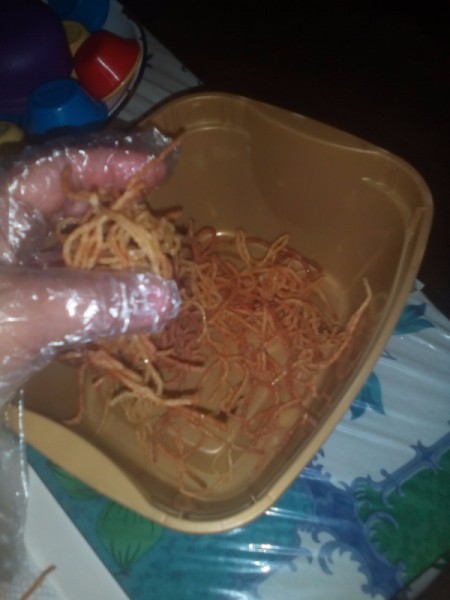 Mixing flavors into the cooked spaghetti