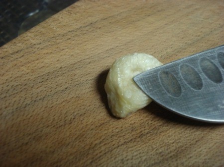 Smashing garlic