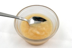 A bowl of applesauce.