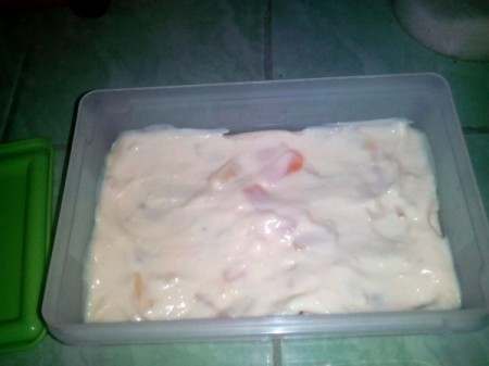 Putting pudding mixture in flat pan.