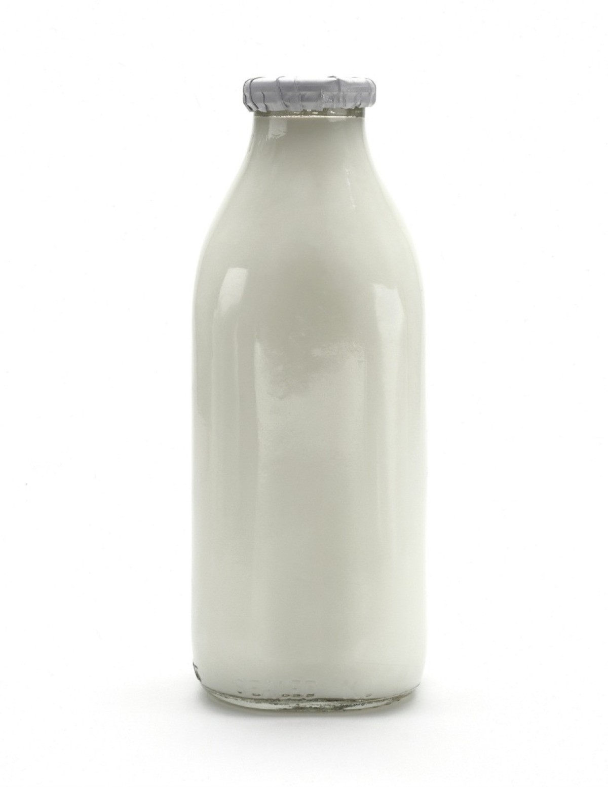 Бутылочка кефира. Бутылка молока. Молоко в бутылке. Стеклянная бутылка для молока. Кефир в стеклянной бутылке.