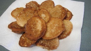 cooked cornbread on paper towel