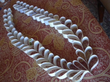 Upcycled Calendar Valentine's Heart Wreath - glued chains